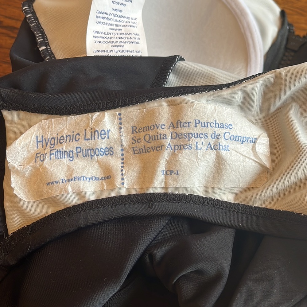 NWOT Reebok one-piece - Picture 5 of 6